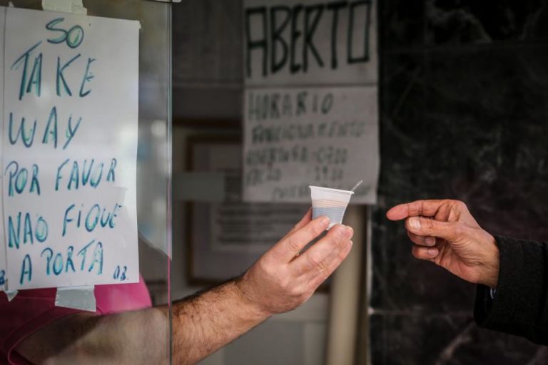 Covid-19: Cabeleireiros e cafetarias de Benfica veem oportunidades com desconfinamento