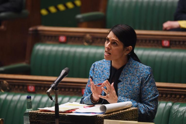 Governo britânico propõe endurecer sistema de asilo