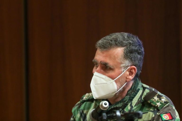 Covid-19: Coordenador da ‘task force’ admite “perigo” de reforço de movimentos antivacinas