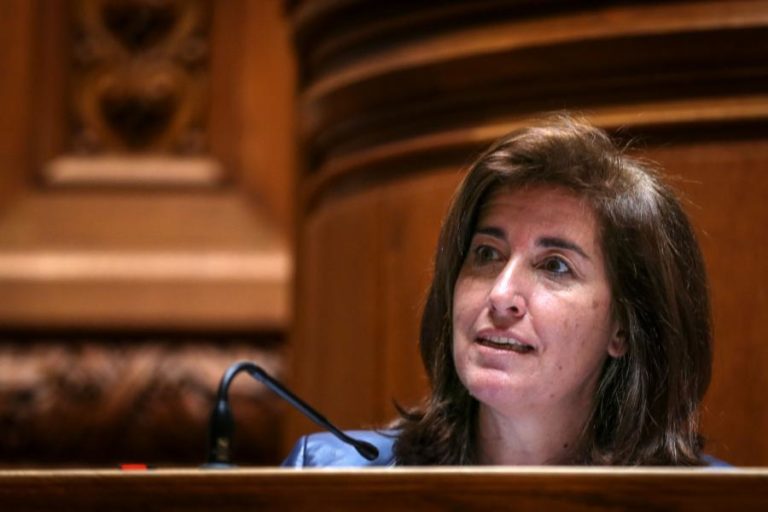 Covid-19: Número de mortes em lares baixou 98% no útimo mês – Ministra