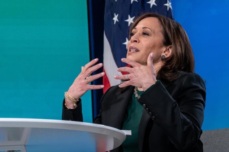 Kamala Harris denuncia existência de racismo, xenofobia e sexismo nos EUA