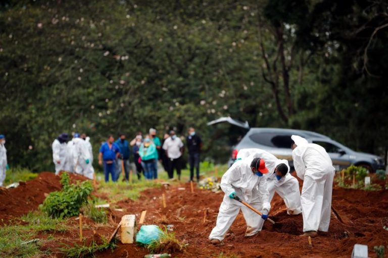 Covid-19: Brasil atinge novo recorde trágico com 90.570 infeções em 24 horas