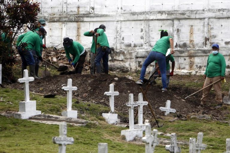 Covid-19: Pandemia já matou 2,78 milhões de pessoas no mundo