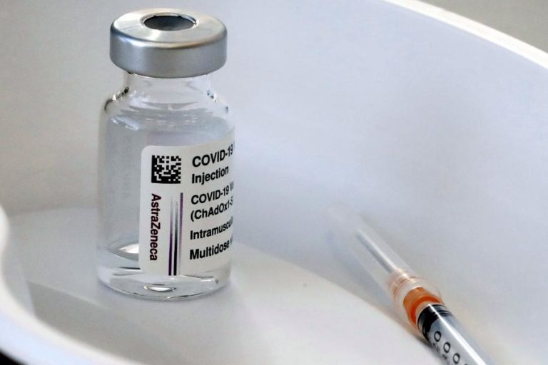 Covid-19: Reino Unido diz que seria “contraprodutivo” bloquear exportação de vacina da AstraZeneca