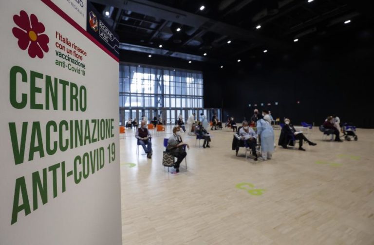 Covid-19: Italianos que rejeitem vacina da AstraZeneca poderão receber outra