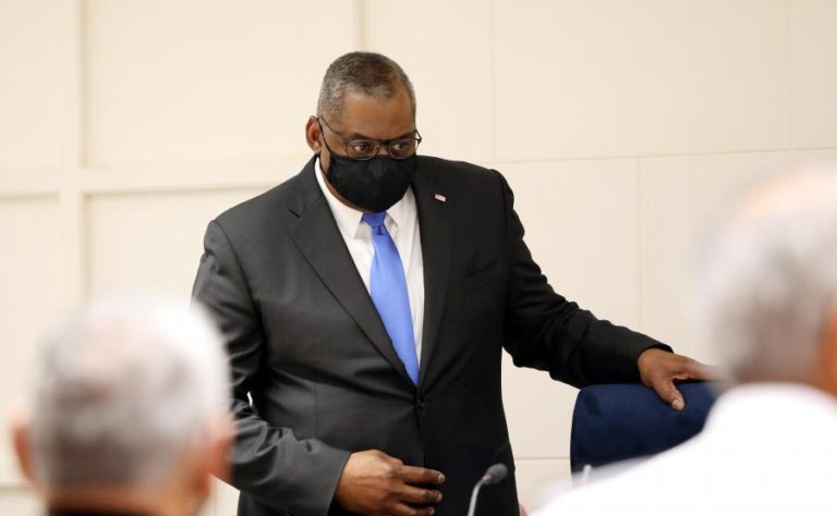 Secretário da Defesa dos EUA encontra-se de surpresa com PR afegão