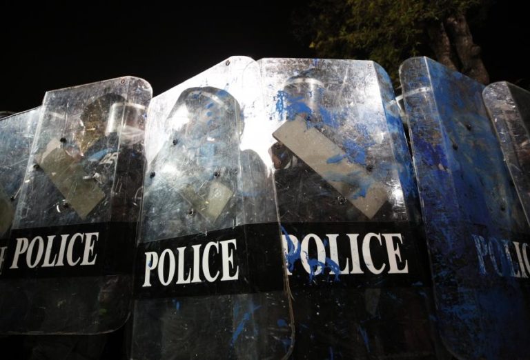 Polícia dispersa manifestação pró-democracia na Tailândia