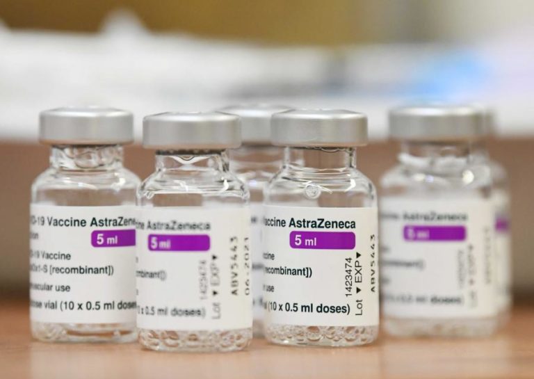 Covid-19: AstraZeneca promete dados atualizados ao regulador dos EUA em 48 horas