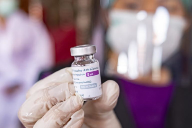 Covid-19: UE deve resolver problemas com AstraZeneca da maneira “menos agressiva possível”