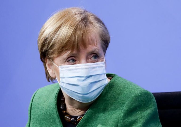 Covid-19: Merkel afirma que país atravessa “nova pandemia” e reforça confinamento