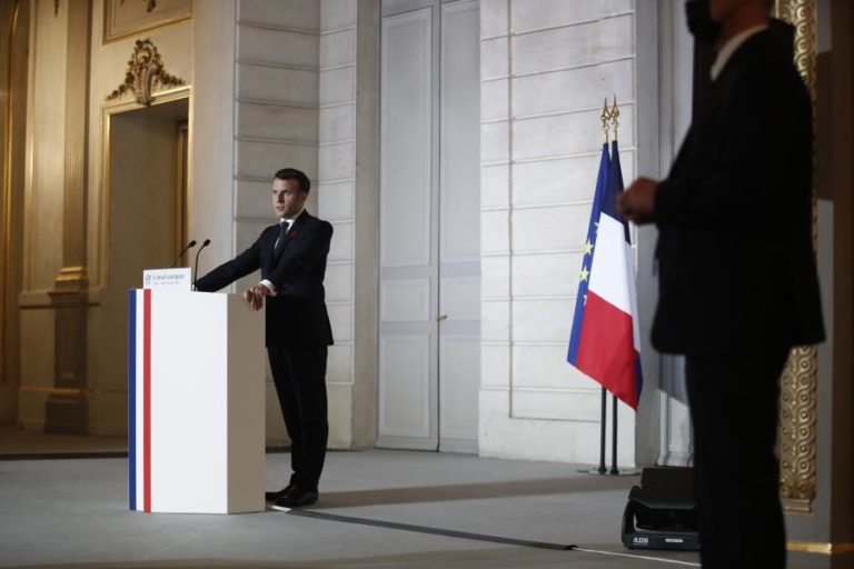 Covid-19: Macron anuncia hoje novas medidas e está sob pressão para fechar escolas