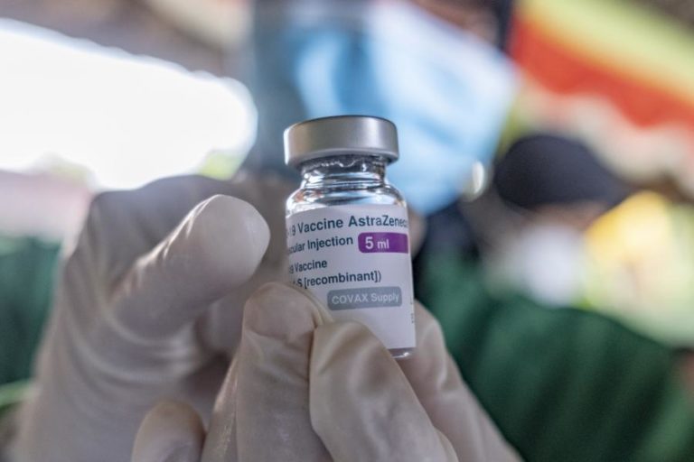 Covid-19: Regulador aprova novo local de produção de vacinas da AstraZeneca na Holanda