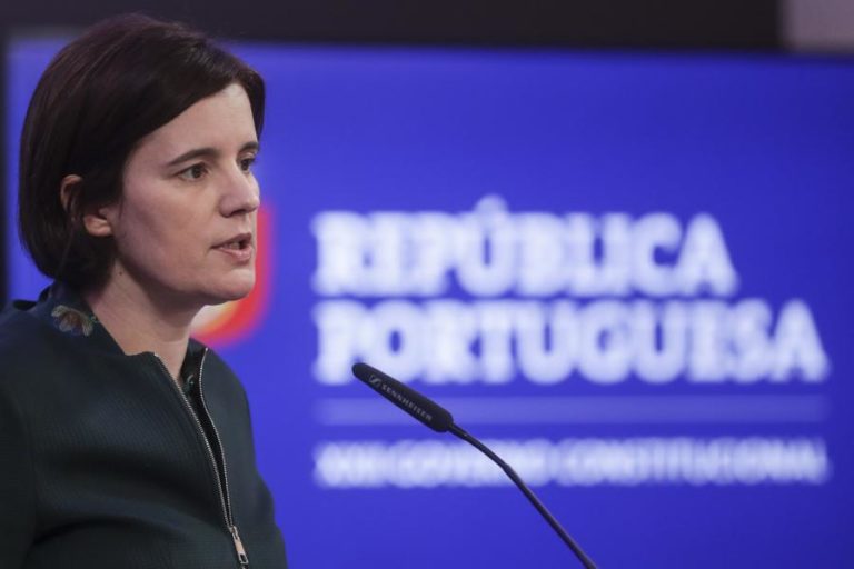 Covid-19: Governo pede que se mantenha “desconfinamento a conta-gotas” no período da Páscoa