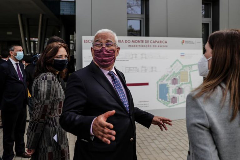 Covid-19: Costa avisa que próxima semana é “muito crítica” e apela a Páscoa “completamente diferente”