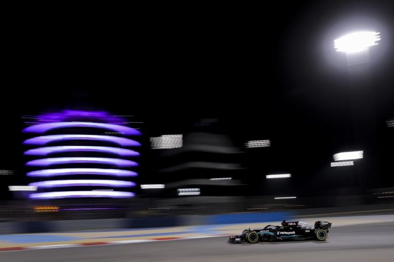Lewis Hamilton entra a ganhar no Mundial de Fórmula 1