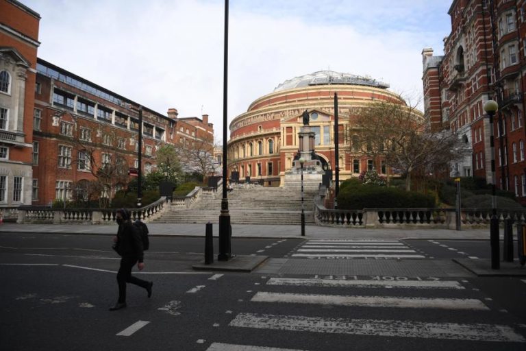 Covid-19: Reino Unido regista 3.862 novos casos e 19 mortes em 24 horas