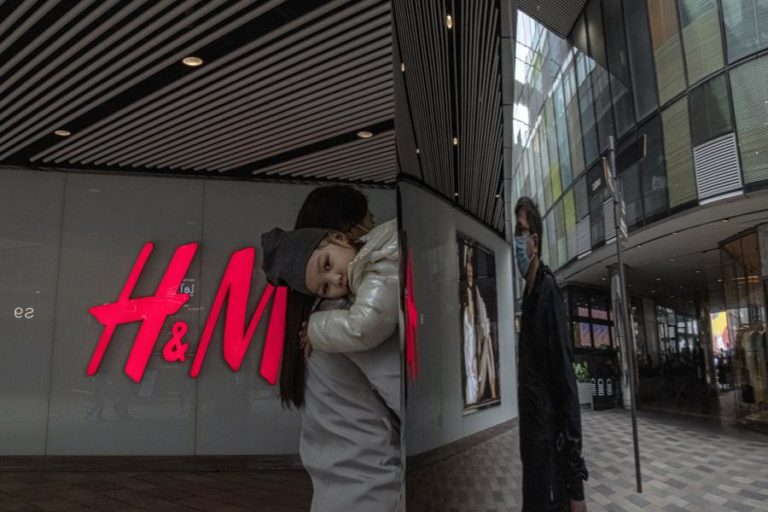 H&M passa de lucro a prejuízo de 104 ME no 1.º trimestre do ano fiscal