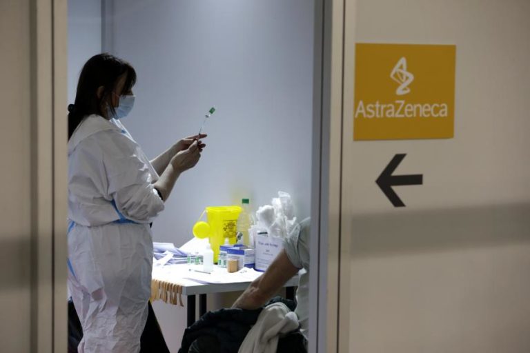 Covid-19: Região de Berlim suspende vacina AstraZeneca após nove mortes na Alemanha