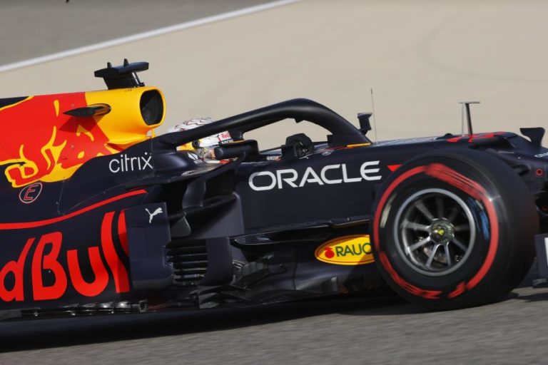 Max Verstappen ‘roubou’ a ‘pole position’ do GP do Bahrain a Lewis Hamilton