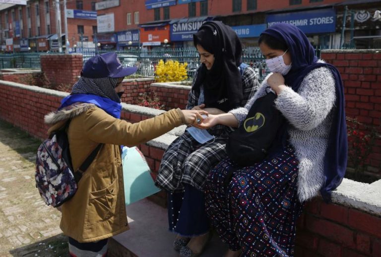 Covid-19: Índia com 56.211 novos casos, quase menos 12 mil que na véspera