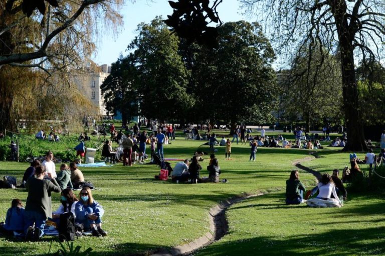 Covid-19: França mantém-se acima dos 40 mil contágios diários