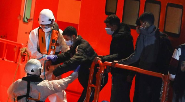 Migrações: 500 pessoas intercetadas no Mediterrâneo levadas para a Líbia