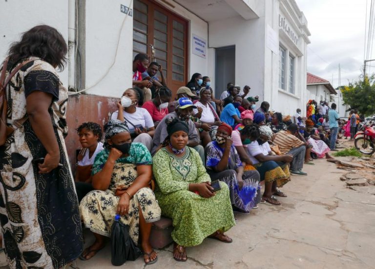 Moçambique/Ataques: Dívida de Moçambique torna-se a mais arriscada em África