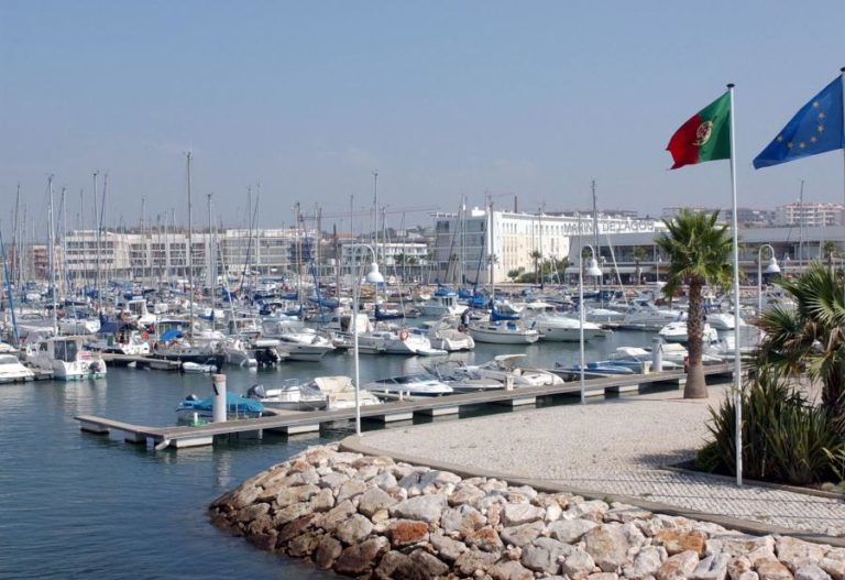 Polícia espanhola desmantela rede de droga que usava marina de Lagos como base logística