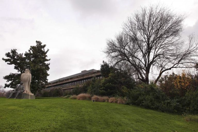 Espólio do artista Fernando Calhau doado à biblioteca de arte da Fundação Gulbenkian