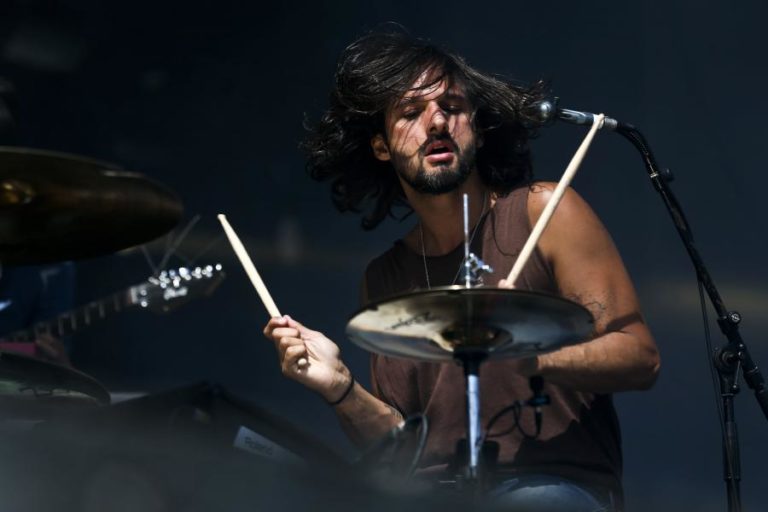 Hélio Morais trocou a bateria pelas teclas e fez-se vocalista em “Murais” hoje editado