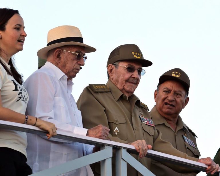 Cuba muda histórico ministro das Forças Armadas na véspera do Congresso do PC