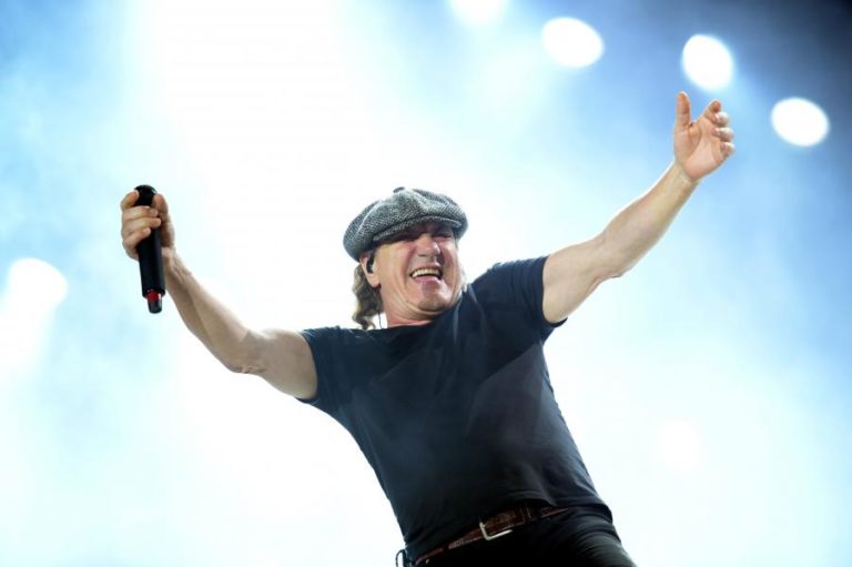 Vocalista dos AC/DC publica em outubro livro de memórias “The Lives of Brian”