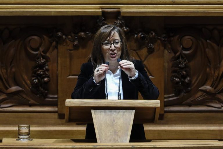 Covid-19: PS considera que se mantêm razões para a renovação do estado de emergência