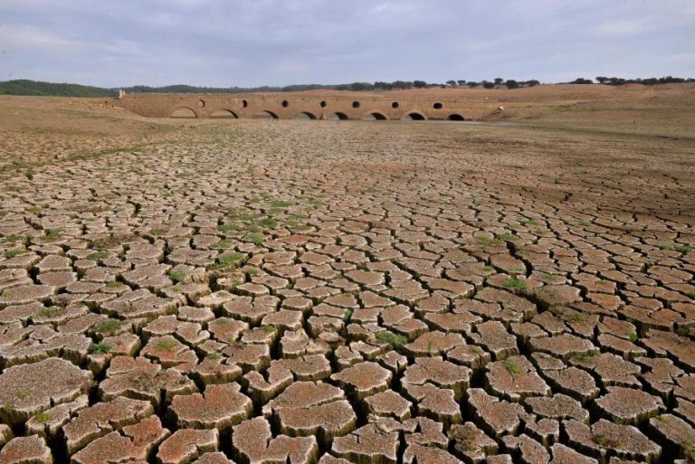 Governador considera grave situação de mais de 41 mil pessoas nos Gambos devido à seca