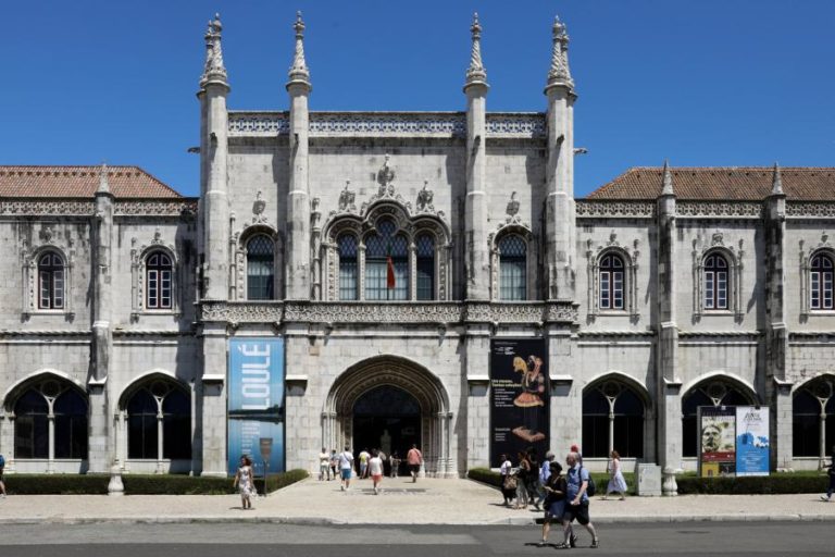 Exposição “Ídolos – Olhares Milenares” inaugurada hoje no Museu Nacional de Arqueologia