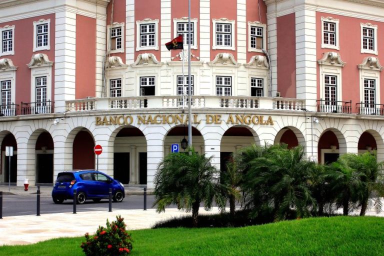 Banco central angolano suspende atividades de quatro casas de câmbio