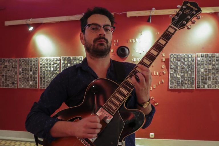 Músico Bruno Pernadas fecha um ciclo com o álbum “Private Reasons”