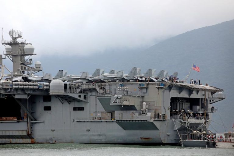 Força militar da China e Estados Unidos aumenta nos mares do Leste e do Sul