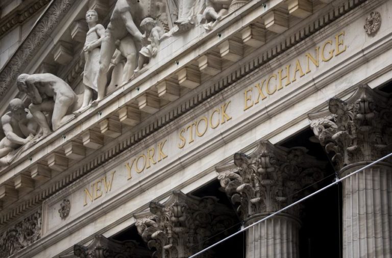 Wall Street fecha em baixa ligeira depois da reunião da Fed e à espera de Biden