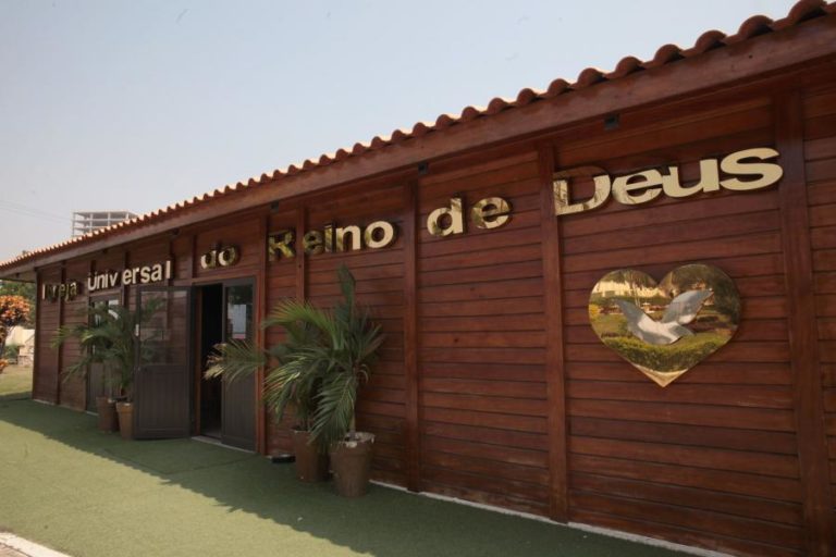 Meia centena de missionários brasileiros da IURD notificados para deixarem Angola
