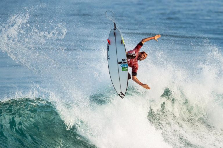 Surfista Frederico Morais entra a vencer em Narrabeen