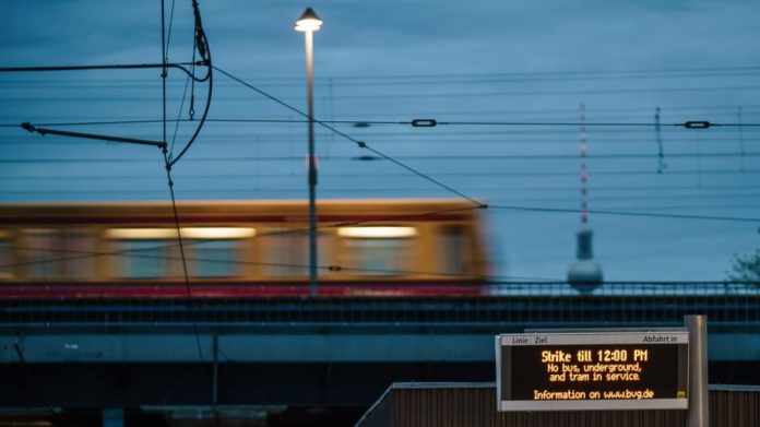 29684956.jpg