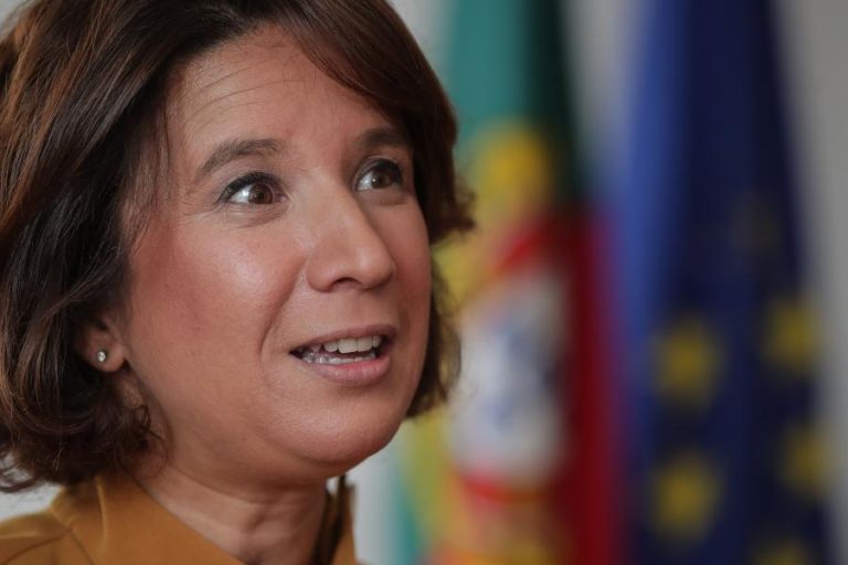 Covid-19: Governo apresenta nos próximos dias “plano ambicioso” para retoma do turismo