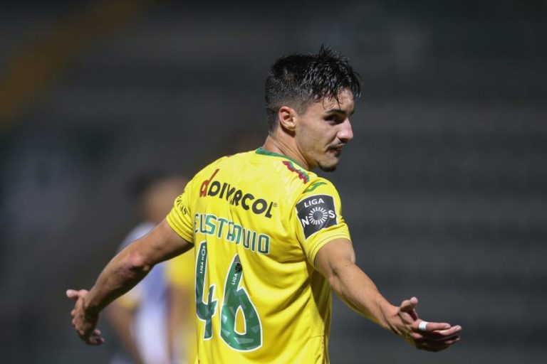 Eustáquio, do Paços de Ferreira, assume erro e aceita expulsão no jogo com Benfica