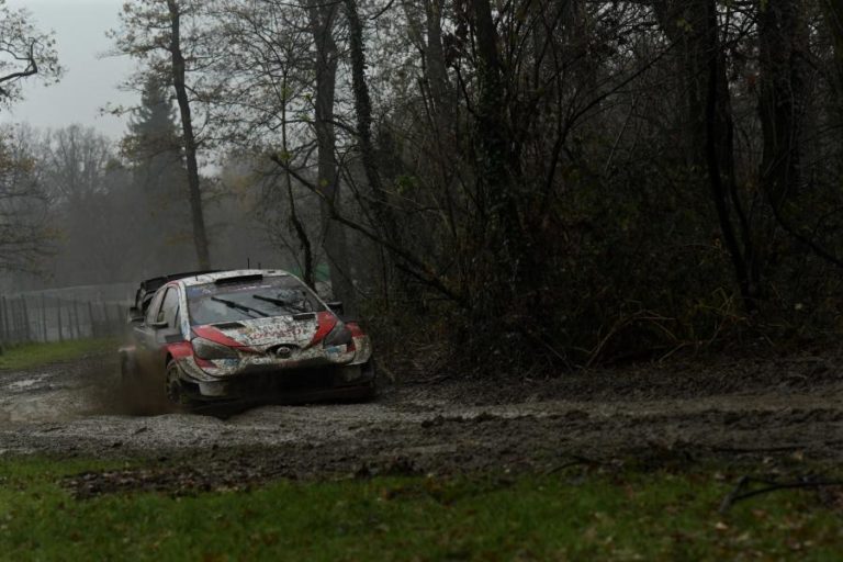 Sébastien Ogier ascendeu à liderança no segundo dia do rali da Croácia