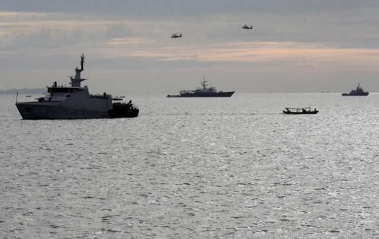 Marinha Indonésia perde contacto com submarino com 53 pessoas a bordo