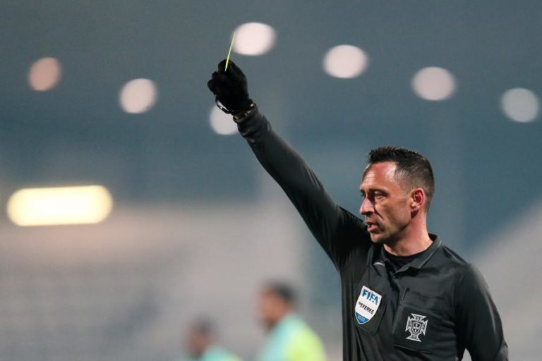 LE: Artur Soares Dias arbitra Granada-Manchester United