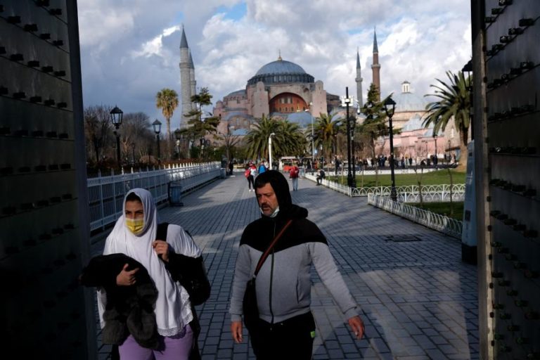 Covid-19: Turquia regista recorde de mais de 40.000 casos diários