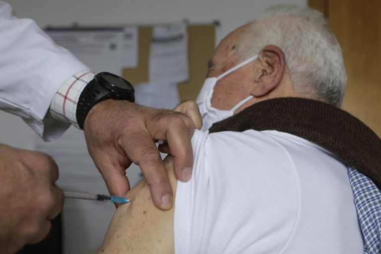 Covid-19: Quase 580 mil pessoas com vacinação completa, 06% da população