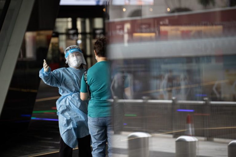 Covid-19: China soma nove casos nas últimas 24 horas, incluindo quatro por contágio local